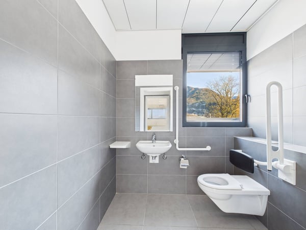 SPAZIO COMMERCIALE CON GRANDE ROOFTOP E 2 POSTI AUTO INCLUSI 22