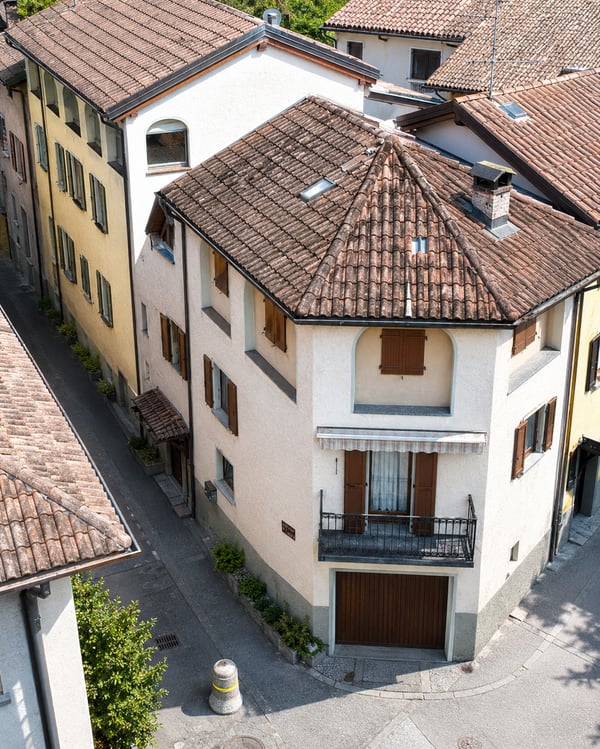 CASA BIFAMILIARE SU TRE PIANI – IDEALE COME ABITAZIONE O INVESTIMENTO, CON RENDIMENTO DEL 4%