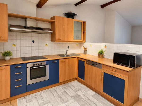 CASA BIFAMILIARE SU TRE PIANI – IDEALE COME ABITAZIONE O INVESTIMENTO, CON RENDIMENTO DEL 4% 4