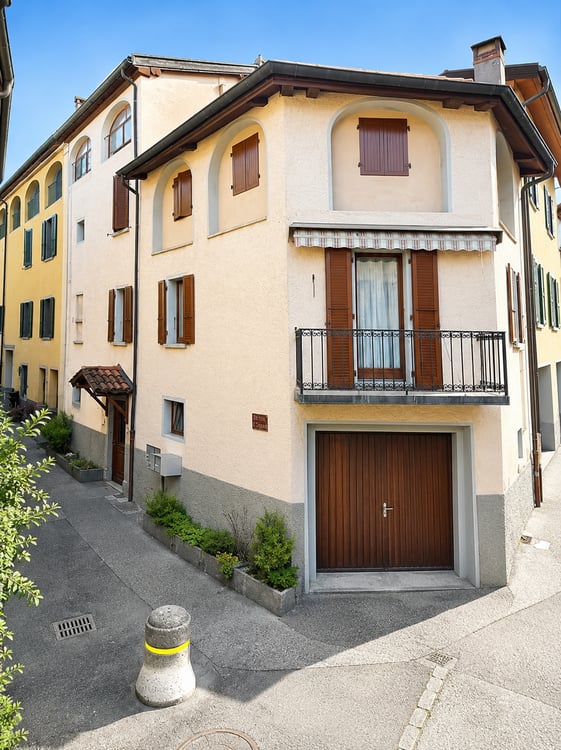 CASA BIFAMILIARE SU TRE PIANI – IDEALE COME ABITAZIONE O INVESTIMENTO, CON RENDIMENTO DEL 4% 2