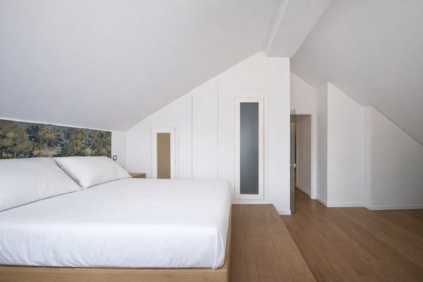 MODERNA MANSARDA DI DESIGN CON VISTA LAGO 7