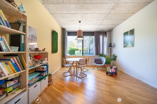 VIELSEITIGE 5-ZIMMER-EINHEIT AN TOPLAGE IN INTERLAKEN – WOHNEN ODER ARBEITEN MIT STIL 4