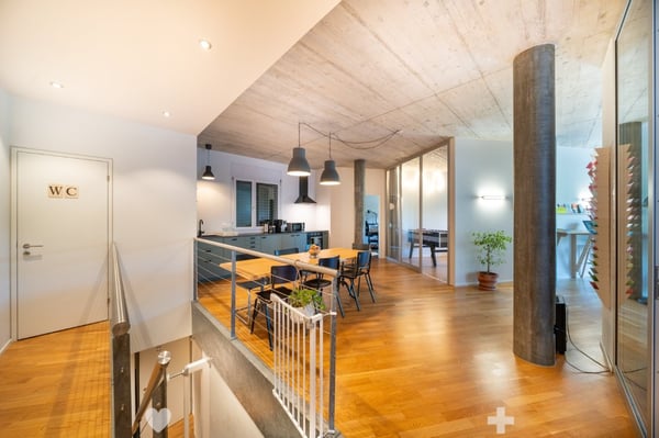 VIELSEITIGE 5-ZIMMER-EINHEIT AN TOPLAGE IN INTERLAKEN – WOHNEN ODER ARBEITEN MIT STIL 3
