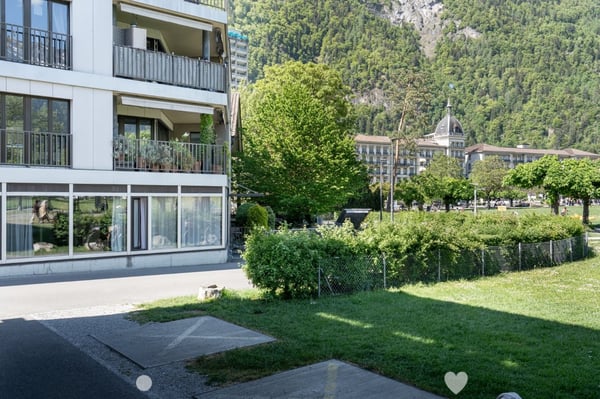 VIELSEITIGE 5-ZIMMER-EINHEIT AN TOPLAGE IN INTERLAKEN – WOHNEN ODER ARBEITEN MIT STIL