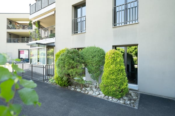 VIELSEITIGE 5-ZIMMER-EINHEIT AN TOPLAGE IN INTERLAKEN – WOHNEN ODER ARBEITEN MIT STIL 8