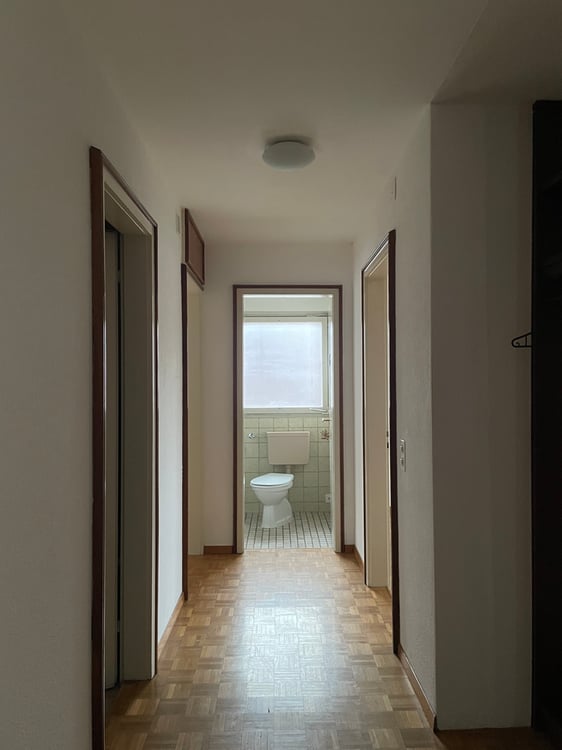 Helle 4.5 Zimmerwohnung in Wettngen 5