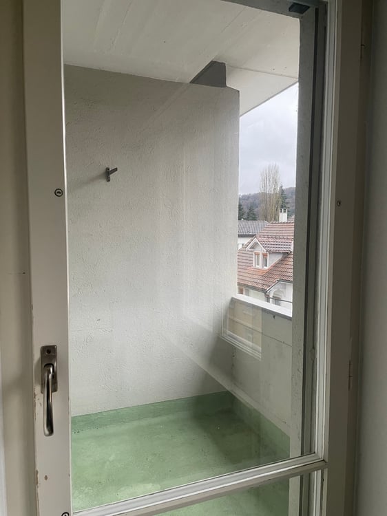 Helle 4.5 Zimmerwohnung in Wettngen 9