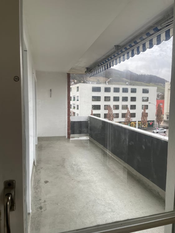 Helle 4.5 Zimmerwohnung in Wettngen 10