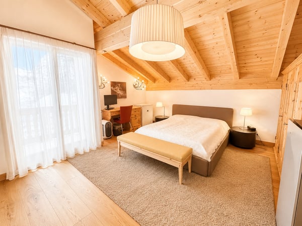 Saisonmiete: 5.5 Zimmer Dachwohnung mit Hotelanbindung 6