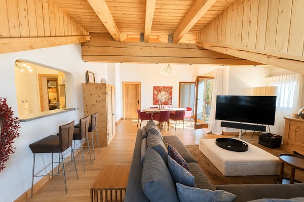 Saisonmiete: 5.5 Zimmer Dachwohnung mit Hotelanbindung 5