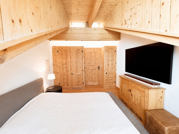 Saisonmiete: 5.5 Zimmer Dachwohnung mit Hotelanbindung 7