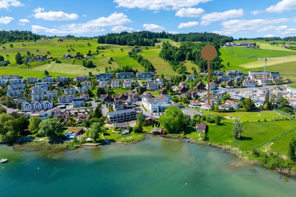 Grosszügige Villa mit 2.5 Zimmern und Hallenbad 7