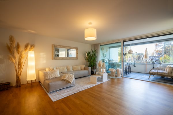Moderne 4.5 Zimmerwohnung mit 2 Einstellhallenplätzen 1