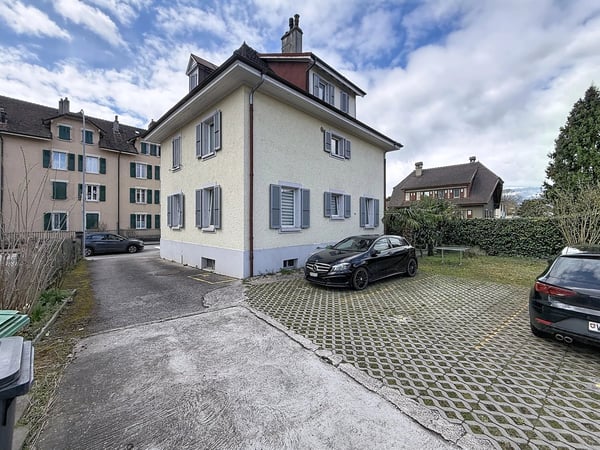 Immeuble de rendement entièrement loué 16