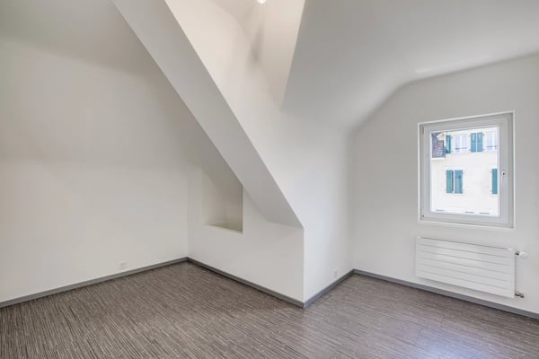 Immeuble de rendement entièrement loué 12