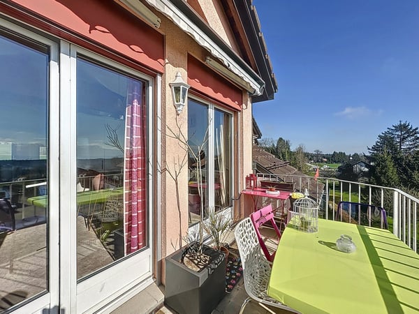 Charmant appartement en attique de 3.5 pièces à Savigny 12
