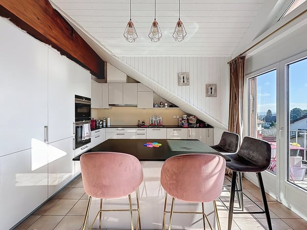 Charmant appartement en attique de 3.5 pièces à Savigny 3