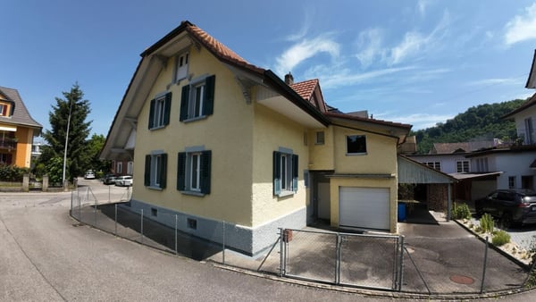 Rennoviertes Zweifamilienhaus mit 3.8 % Bruttorendite in ruhiger Lage 10