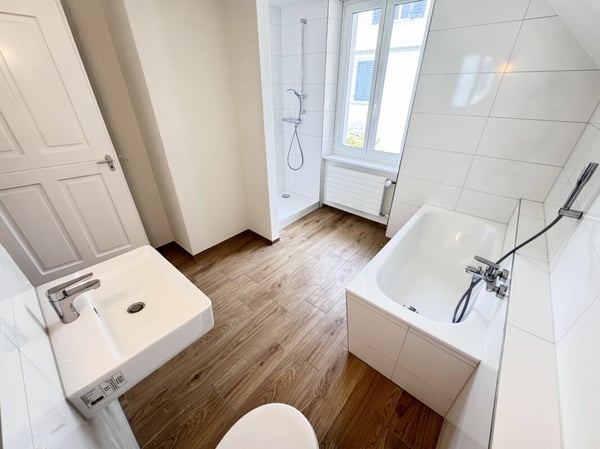 Rennoviertes Zweifamilienhaus mit 3.8 % Bruttorendite in ruhiger Lage 9