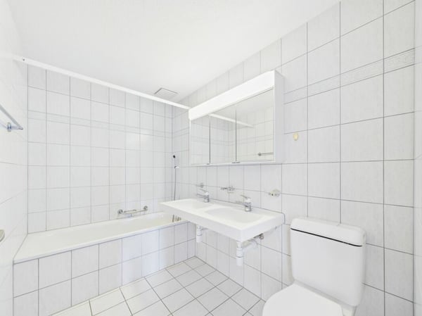 Bergpanorama garantiert! 2 Tiefgaragenplätze und 1 Aussenparkplatz inklusive! 13