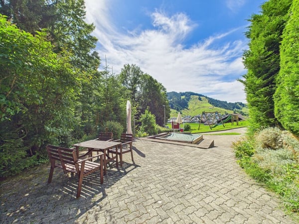 Bergpanorama garantiert! 2 Tiefgaragenplätze und 1 Aussenparkplatz inklusive! 28