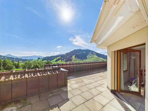 Bergpanorama garantiert! 2 Tiefgaragenplätze und 1 Aussenparkplatz inklusive! 1