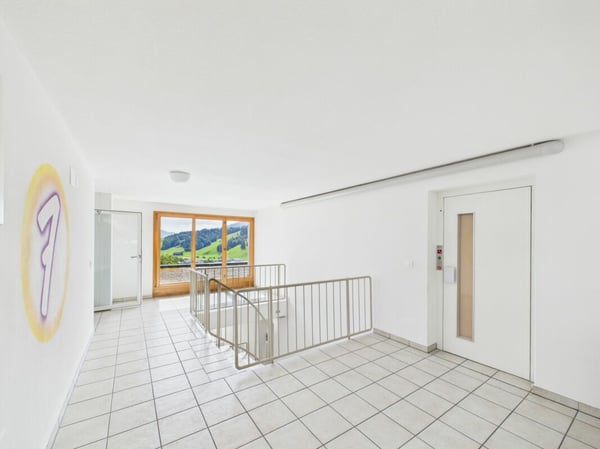 Bergpanorama garantiert! 2 Tiefgaragenplätze und 1 Aussenparkplatz inklusive! 18