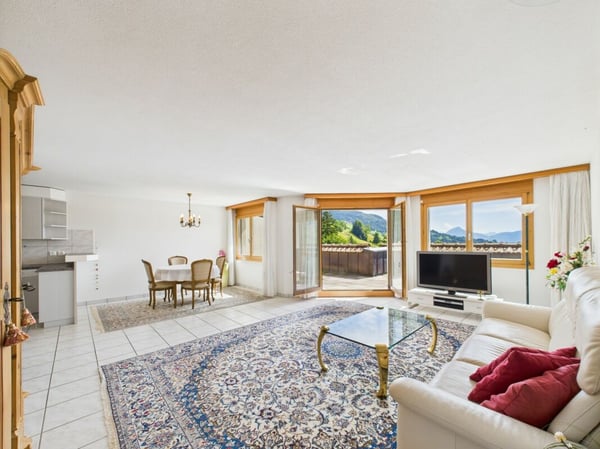 Bergpanorama garantiert! 2 Tiefgaragenplätze und 1 Aussenparkplatz inklusive! 4