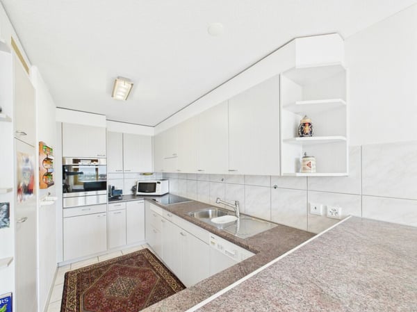 Bergpanorama garantiert! 2 Tiefgaragenplätze und 1 Aussenparkplatz inklusive! 7