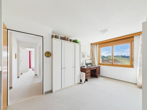 Bergpanorama garantiert! 2 Tiefgaragenplätze und 1 Aussenparkplatz inklusive! 10