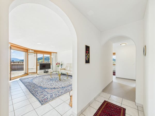 Sonnenparadies mit 180° Bergkino - frisch renovierte 4.5-Zimmer-Terrassenwohnung 11