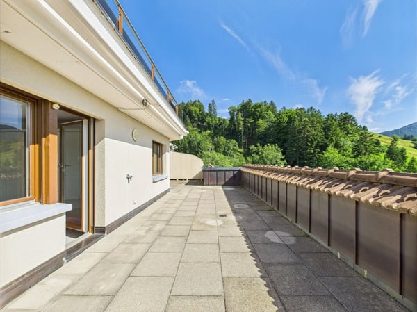 Sonnenparadies mit 180° Bergkino - frisch renovierte 4.5-Zimmer-Terrassenwohnung