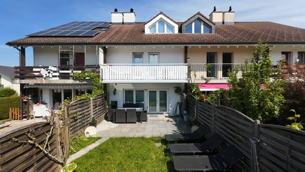 6.5 Zimmer Reihenmittelhaus mit Garten und Doppel-Carport