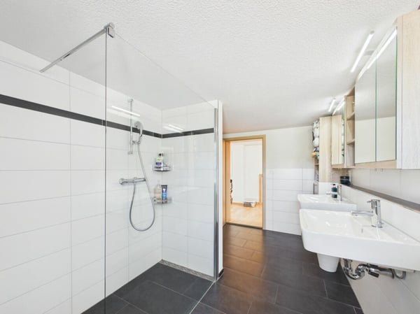 7.5 Zimmer Einfamilienhaus mit Wintergarten, Sitzplatz und 2 Garagenboxen! 15