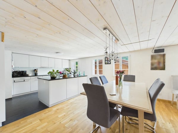 7.5 Zimmer Einfamilienhaus mit Wintergarten, Sitzplatz und 2 Garagenboxen! 5