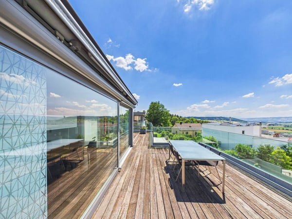 Exklusive 6.5-Zimmer-Maisonette-Terrassenwohnung mit Alpenpanorama & 75 m² Sonnenterrasse
