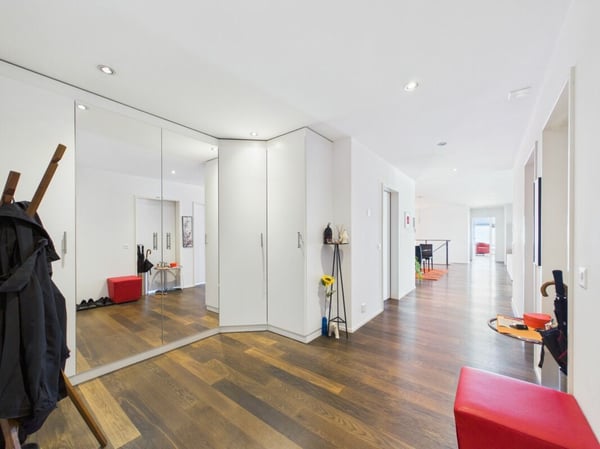 Exklusive 6.5-Zimmer-Maisonette-Terrassenwohnung mit Alpenpanorama & 75 m² Sonnenterrasse 7