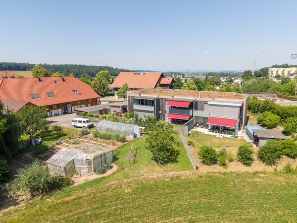 Appartement 5.5 pièces au dernier étage – calme, lumineux et idéalement situé à Givisiez 1