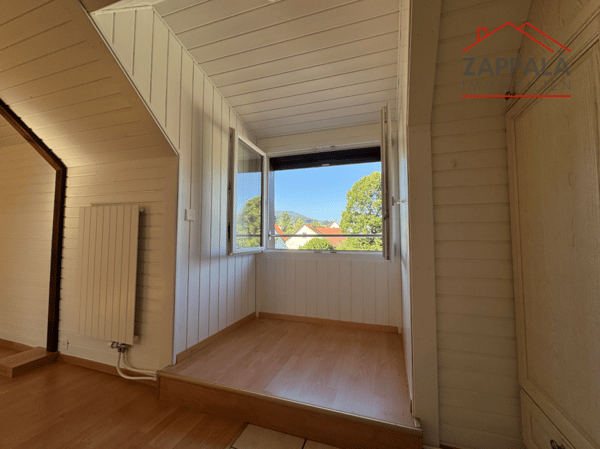 Sonnige 1.5-Zimmer-Dachwohnung in Hofstetten-Flüh - frisch renoviert & bezugsbereit 4