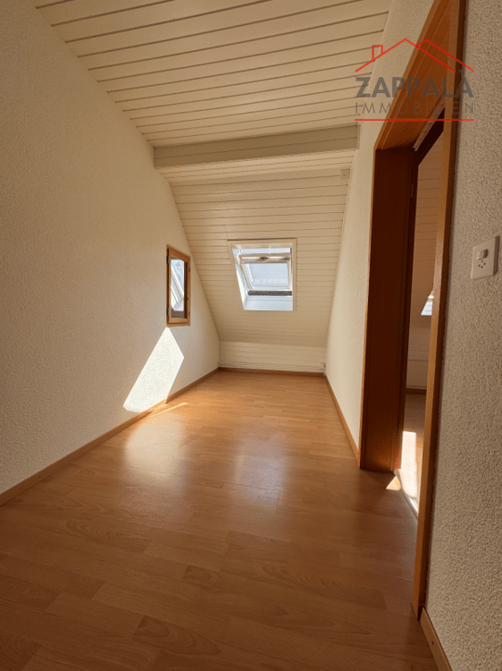 Sonnige 1.5-Zimmer-Dachwohnung in Hofstetten-Flüh - frisch renoviert & bezugsbereit 9