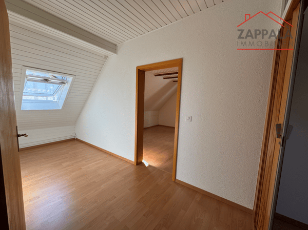 Sonnige 1.5-Zimmer-Dachwohnung in Hofstetten-Flüh - frisch renoviert & bezugsbereit 6