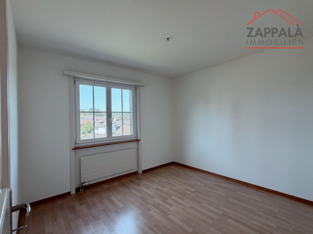Elegante 4-Zimmer-Wohnung im Erdgeschoss In Schönenbuch