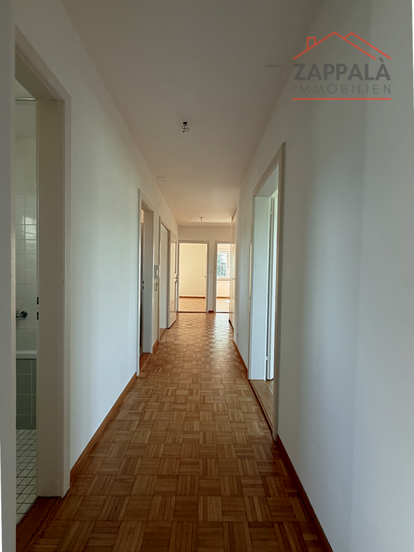 Elegante 4-Zimmer-Wohnung im Erdgeschoss In Schönenbuch