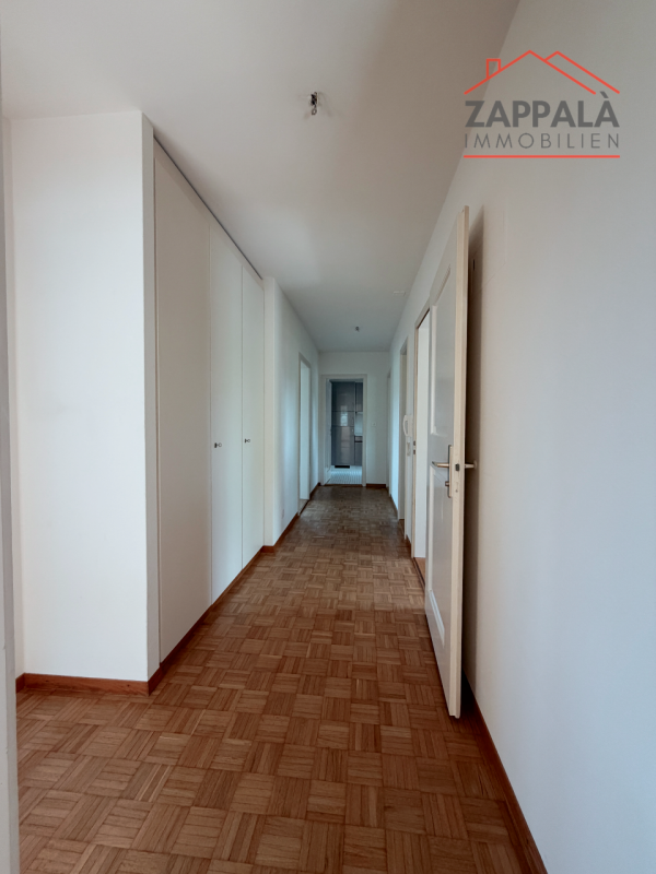 Elegante 4-Zimmer-Wohnung im Erdgeschoss In Schönenbuch