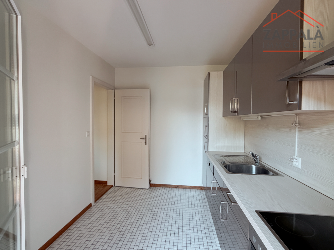 Elegante 4-Zimmer-Wohnung im Erdgeschoss In Schönenbuch