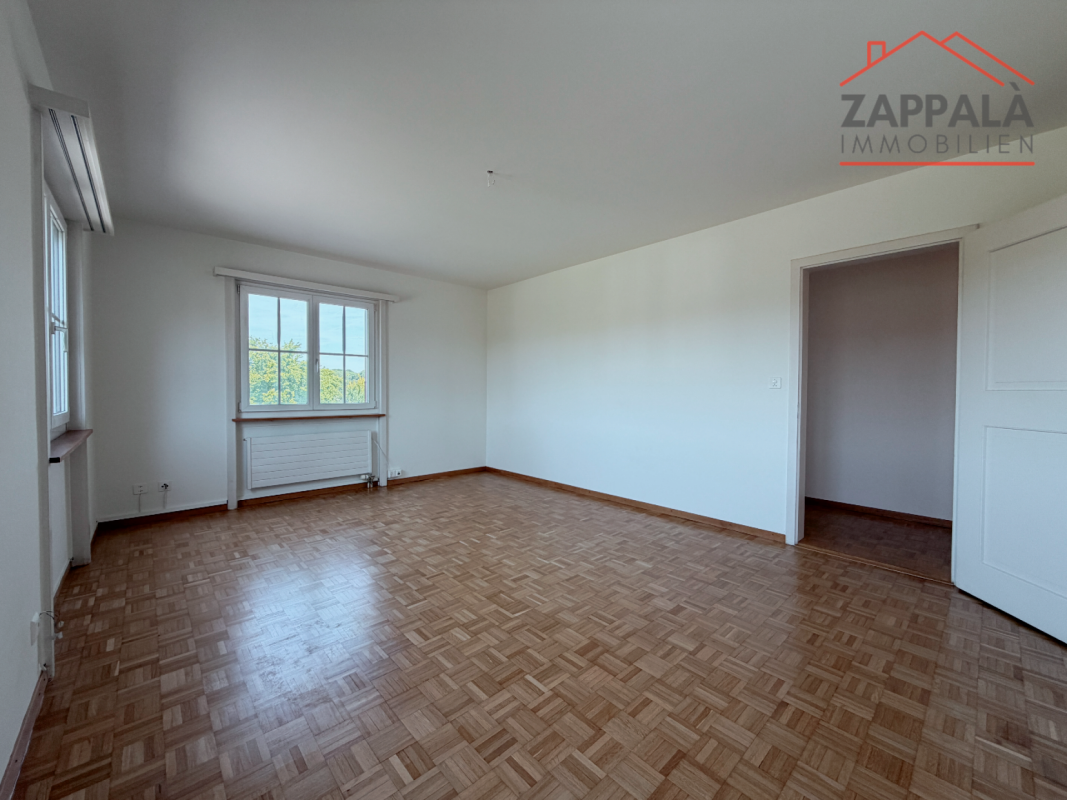 Elegante 4-Zimmer-Wohnung im Erdgeschoss In Schönenbuch