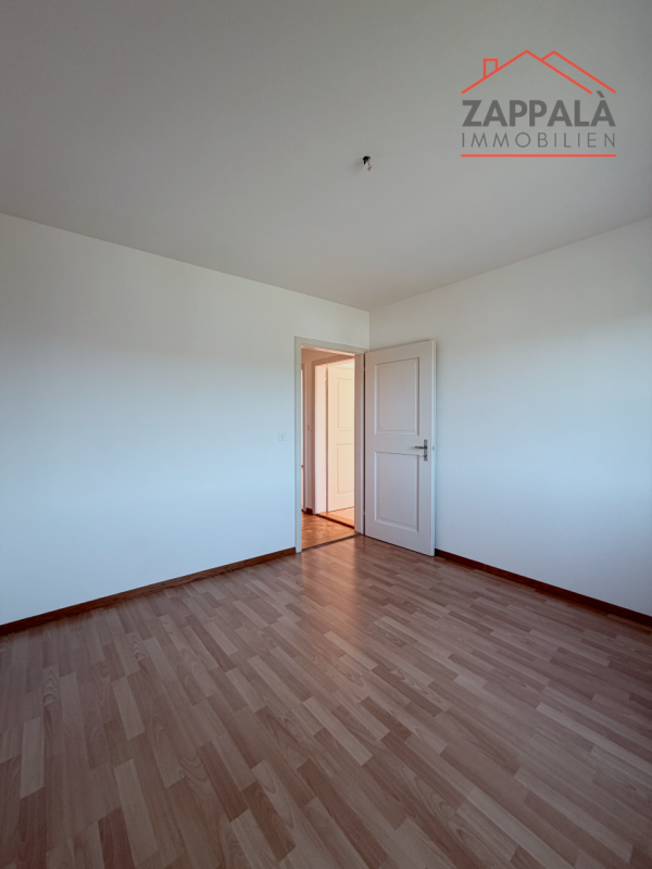 Elegante 4-Zimmer-Wohnung im Erdgeschoss In Schönenbuch