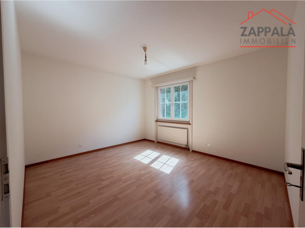 Elegante 4-Zimmer-Wohnung im Erdgeschoss In Schönenbuch