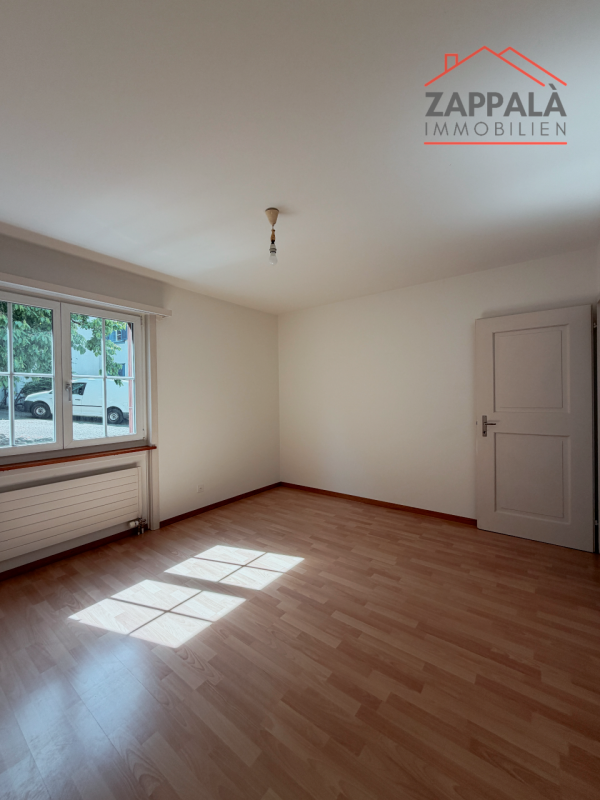 Elegante 4-Zimmer-Wohnung im Erdgeschoss In Schönenbuch