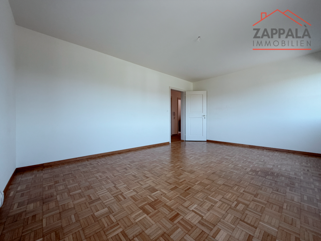 Elegante 4-Zimmer-Wohnung im Erdgeschoss In Schönenbuch